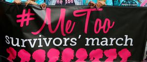Frauen demonstrieren in Los Angeles (Kalifornien, USA) gegen sexuelle Gewalt und Belästigung. 