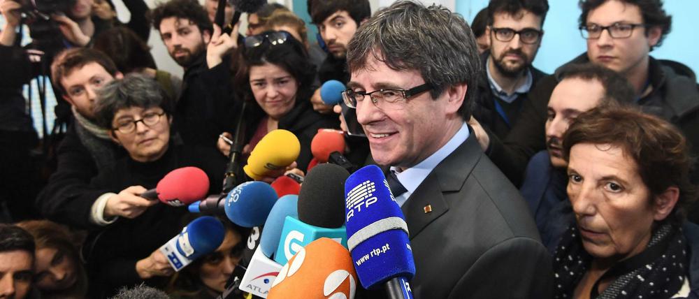 Muss im katalanischen Parlament anwesend sein, wenn er gewählt werden will: Carles Puigdemont.