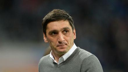 Tayfun Korkut arbeitete im Profifußball zuvor für Hannover 96, den 1. FC Kaiserslautern und Bayer Leverkusen. 