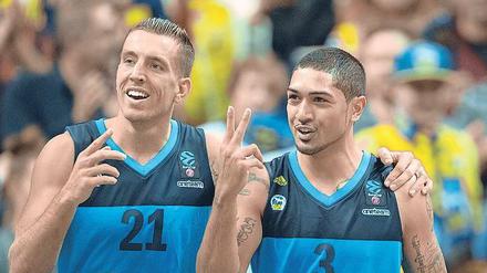 Gute Laune. Die US-Guards Peyton Siva (rechts) und Spencer Butterfield stehen nach ihren Verletzungen bei Alba kurz vor dem Comeback.