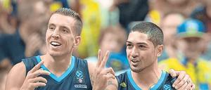 Gute Laune. Die US-Guards Peyton Siva (rechts) und Spencer Butterfield stehen nach ihren Verletzungen bei Alba kurz vor dem Comeback.