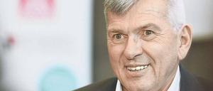 Druck machen. In dieser Woche lässt die IG Metall 250 Unternehmen bundesweit einen ganzen Tag lang bestreiken. Erst danach, womöglich erst am Wochenende, will Jörg Hofmann wieder verhandeln. 