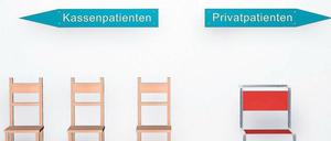 Privat Versicherte genießen einige Privilegien: Sie bekommen schneller Termine bei Fachärzten, manchmal gibt es auch unterschiedliche Sprechzimmer. Doch die Vorzugsbehandlung hat ihren Preis. Vor allem für ältere Mitglieder werden die Beiträge teuer. 
