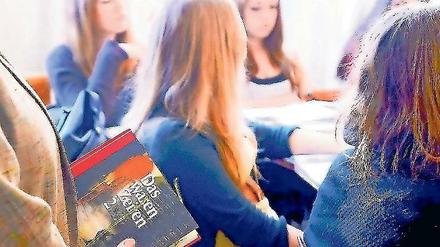 Vergangenes verstehen. Dass deutsche Geschichtsbücher das Leid anderer anerkennen, war nicht immer so. 