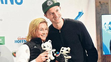 Posen mit Plüsch: Claudia Pechstein und Eric Franke.