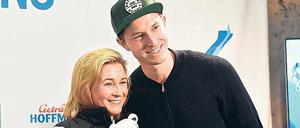 Posen mit Plüsch: Claudia Pechstein und Eric Franke.