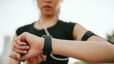 Wer seine Fitness per Smartwatch vermisst, gibt unter Umständen sensible Daten von sich Preis.