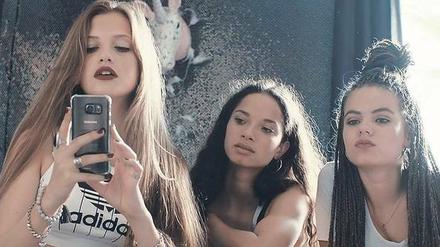 Auf ins wilde Teenager-Leben. Zoë Pastelle Holthuizen in Lisa Brühlmanns Coming- of-Age-Drama „Blue My Mind“, für den die Schweizer Filmemacherin den Preis für beste Regie erhielt.