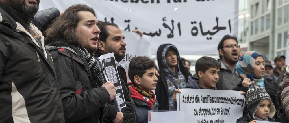 Für die Familie: Protest Geflüchteter vor dem Bundestag während einer Expertenanhörung zum Thema.