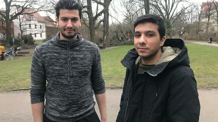 Mohammad Shaar (l.) und Ahmad Tammae leben in Cottbus und wollen für ein Leben ohne Hass demonstrieren.