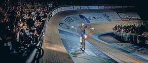 Drumherum und mehr. Stefan Bötticher begeisterte die Fans mit mehreren Bahnrekorden und dem Sieg im Sprintfinale.