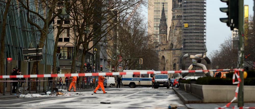 Die gesperrte Tauentzienstraße in Berlin nach dem tödlichen Autorennen am 1. Februar 2016