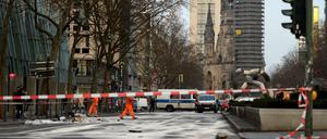Die gesperrte Tauentzienstraße in Berlin nach dem tödlichen Autorennen am 1. Februar 2016 