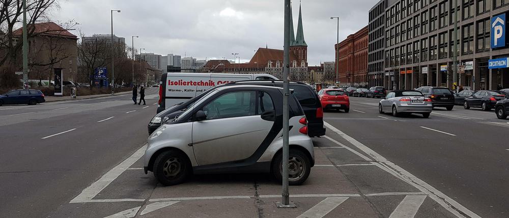 Einen dieser Parkplätze wollte die 21-Jährige am Montag ansteuern. Dabei wurde sie von einer Funkstreife gerammt.