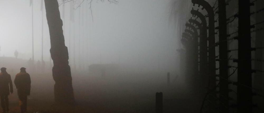 Dichter Nebel am ehemaligen Konzentrationslager der Nazis in Auschwitz-Birkenau.