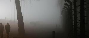 Dichter Nebel am ehemaligen Konzentrationslager der Nazis in Auschwitz-Birkenau.