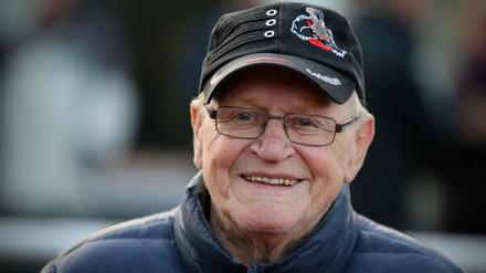 Günter Kunz ist wohl der älteste Ordner in einem Berliner Fußballsstadion - am 1. Februar wurde er 86 Jahre alt.