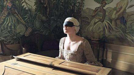 Maria Theresia Paradis, gespielt von Maria Dragus, gab auch vor europäischen Königshäusern Konzerte.