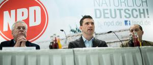 Kämpft mit Finanzschwierigkeiten. Die Führung der NPD bei einer Pressekonferenz in Berlin (Archivbild). 