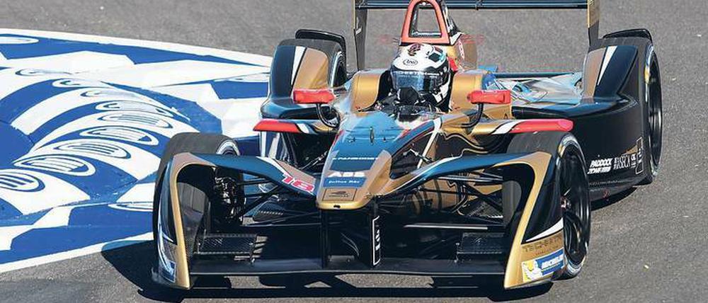 André Lotterer, 36, und der Neustart im Elektroauto. Der dreimalige Le-Mans-Sieger und frühere Langstrecken-Weltmeister fährt seit dieser Saison mit in der Formel E. Das vierte Rennen in der Formel-E-Serie startet am Sonnabend in der Innenstadt von Santiago de Chile. In Berlin fahren die zehn Teams am 19. Mai nicht in der City, sondern wie im Vorjahr auf dem Tempelhofer Feld.
