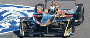 André Lotterer, 36, und der Neustart im Elektroauto. Der dreimalige Le-Mans-Sieger und frühere Langstrecken-Weltmeister fährt seit dieser Saison mit in der Formel E. Das vierte Rennen in der Formel-E-Serie startet am Sonnabend in der Innenstadt von Santiago de Chile. In Berlin fahren die zehn Teams am 19. Mai nicht in der City, sondern wie im Vorjahr auf dem Tempelhofer Feld. 
