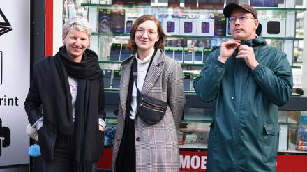 Im Bild zu sehen von links nach rechts: Chris Möller, Katharina Nejdl, Victor Kümel  vom AndShy-Magazine.