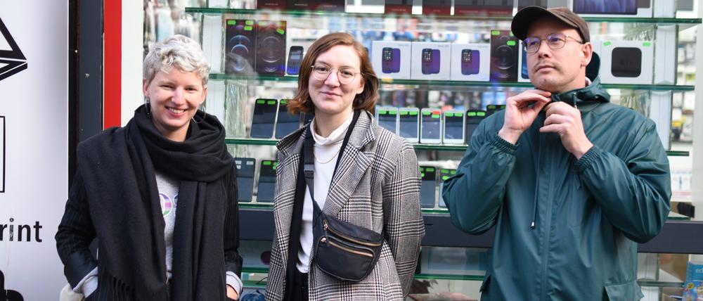 Im Bild zu sehen von links nach rechts: Chris Möller, Katharina Nejdl, Victor Kümel vom AndShy-Magazine.