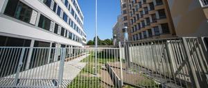 In der Justizvollzugsanstalt Tegel fallen mit dem neuen Haushaltsgesetz 3,5 Stellen weg.