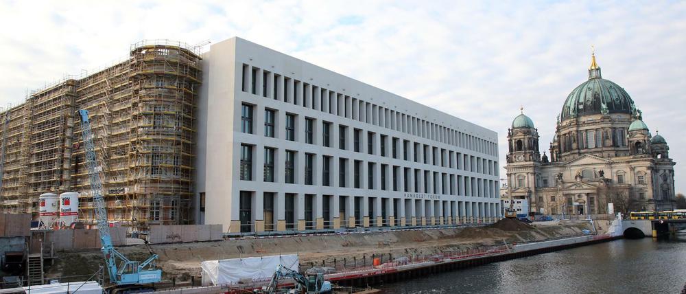 Die Fassade des Berliner Stadtschlosses, wo im Herbst das Stadtmuseum einzieht. Noch eingerüstet ist die Gebäudeseite, die rekonstruiert wird.