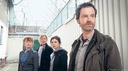 Im Gefängnis. Kommissar Faber (Jörg Hartmann, r.) und sein Team.