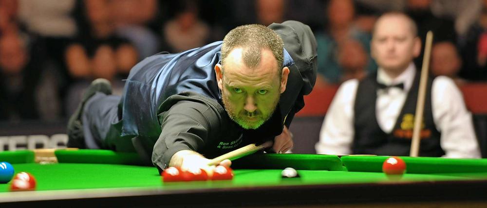 Typisches Bild. Mark Williams am Tisch, Graeme Dott kann nur zuschauen.