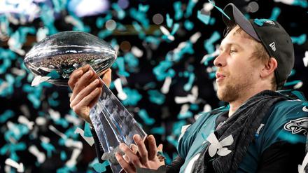 Nick Foles brachte es auf drei Touchdown-Pässe und 373 Yards, darüber hinaus gelang ihm Kurioses: nach einem Trickspielzug fing er einen Touchdown-Pass selbst.