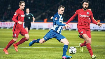 Läuft und läuft und läuft. Vladimir Darida ist einer der fleißigsten Kilometerfresser in der Fußball-Bundesliga. Am Samstag empfängt er mit Hertha Hoffenheim. Foto: Odd Andersen/AFP