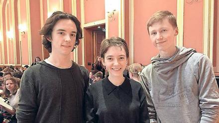 Pausenpresse. Maya Oppitz, Moritz Wegge und Franz Sauerwald leiten die Redaktion der „OHnE“.