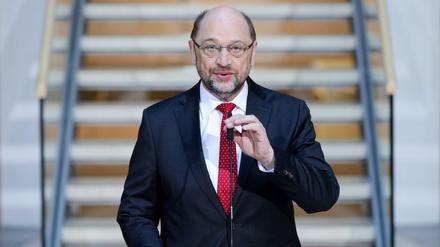 Der SPD-Parteivorsitzende Martin Schulz spricht bei den Koalitionsverhandlungen in der SPD-Parteizentrale, dem Willy-Brandt-Haus zu den Medienvertretern. 