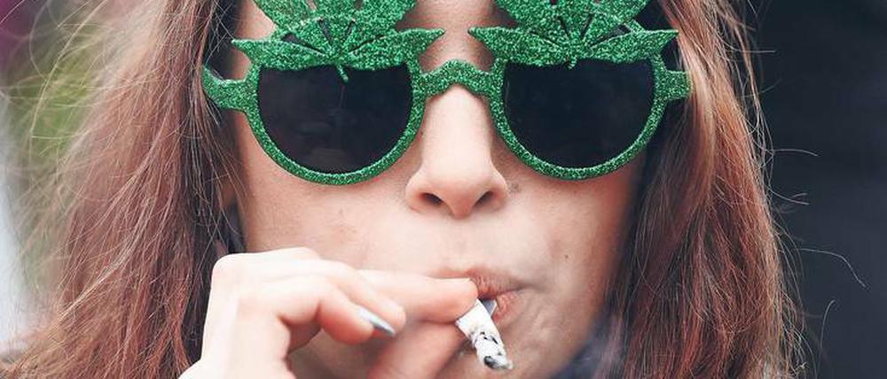 Die Grünen wollen schon lange ein Gesetz für die gesteuerte Abgabe von Cannabis, die FDP wäre dabei, die Linke auch.