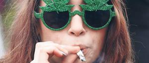 Die Grünen wollen schon lange ein Gesetz für die gesteuerte Abgabe von Cannabis, die FDP wäre dabei, die Linke auch.