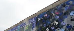 Was von der Mauer übrig blieb, lässt sich in der East-Side-Gallery bestaunen. 
