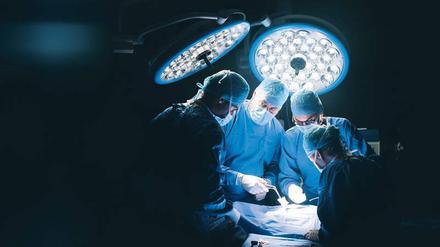 Unter dem Mangel an Pflegekräften leiden auch Patienten - und die Ärzte. 