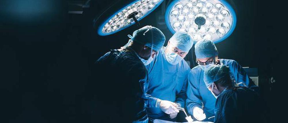 Unter dem Mangel an Pflegekräften leiden auch Patienten - und die Ärzte. 