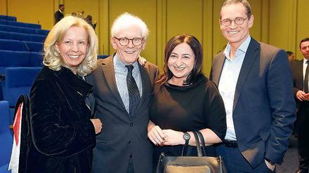 Bester Laune trat Catherine Dussmann vor ein paar Tagen beim Neujahrsempfang der Charité auf, neben Karl Max Einhäupl, Vorstandsvorsitzender der Charité und Freund der Familie, sowie Senatorin Dilek Kolat und Bürgermeister Michael Müller. 