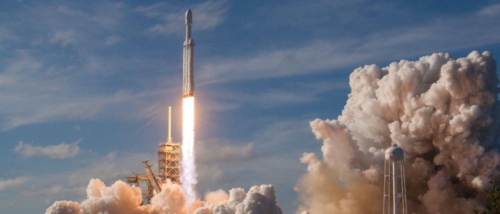 Spektakuläre Inszenierung am Weltraumstartplatz in Florida.