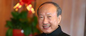 Erst hat Chen Feng eine Airline gegründet, inzwischen investiert er weltweit – zum Beispiel in die Deutsche Bank.