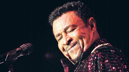 Dennis Edwards bei einem Konzert.