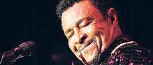 Dennis Edwards bei einem Konzert.