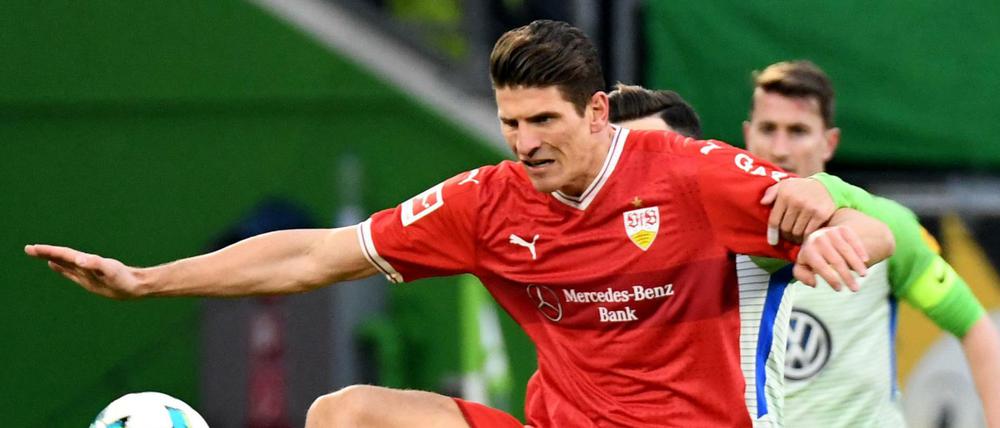 In der Winterpause wechselte Mario Gomez von Wolfsburg nach Stuttgart. Nun traf er gegen seinen Ex-Klub.