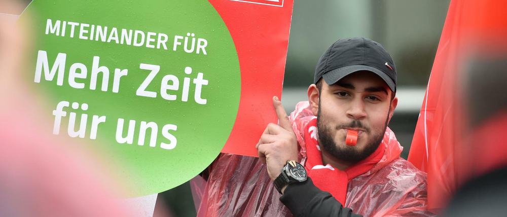 Die Gewerkschaften, hier in Nordrhein-Westfalen, hatten mit Kurzstreiks Druck im Tarifkonflikt gemacht.