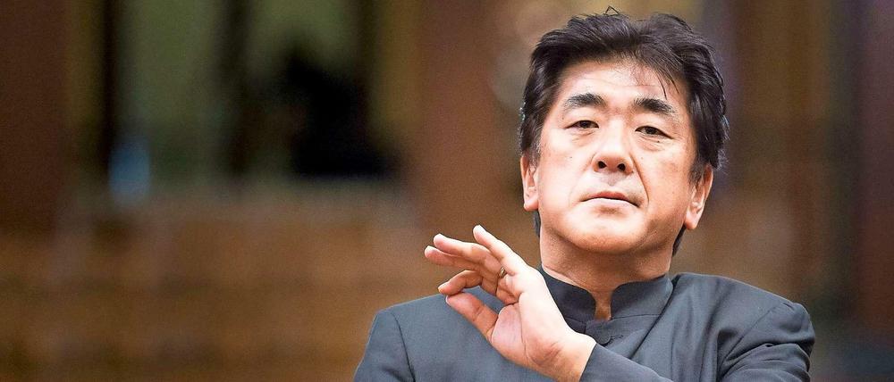 Hat Bernstein noch live als Assistent erlebt. Der japanische Dirigent Yutaka Sado.