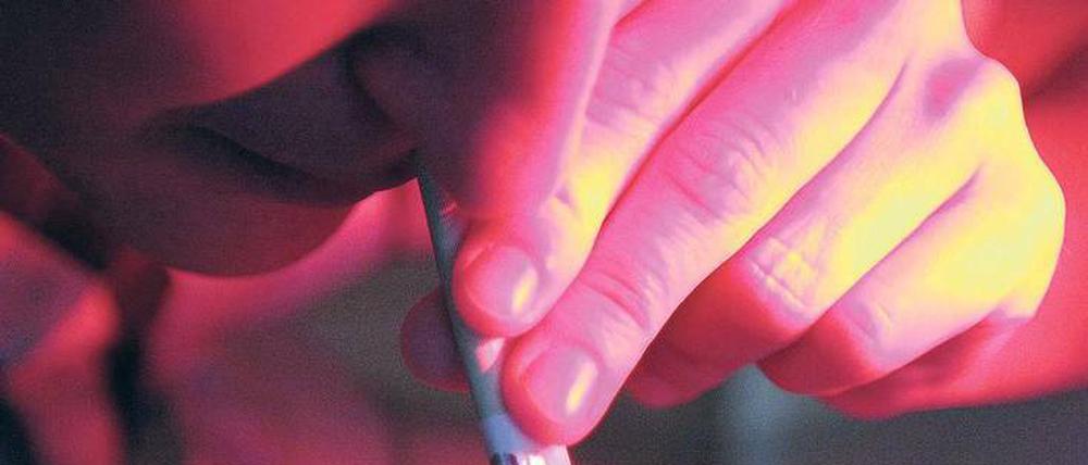 Berauscht. Die Berliner Clubgänger konsumieren Drogen vor allem, um wachzubleiben und die Nacht durchtanzen zu können. Nach der Party kommt dann häufig etwas Sedierendes zum Einsatz – zum Runterkommen.