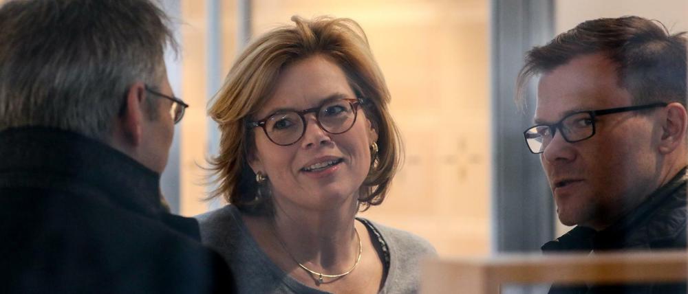Julia Klöckner, stellvertretende CDU-Vorsitzende, Achim Post (l, SPD) und Carsten Schneider, parlamentarischer Geschäftsführer der SPD-Bundestagsfraktion.